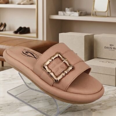 Shekinah - Sandalia Slide Confort Davis Mar – Nude Rose Con Hebilla Decorativa.jpeg